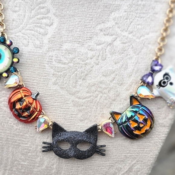 🔹️ Betsey Johnson🔹️ Halloween revival  Necklace gloves in dark ✨️👻 - Picture 4 of 7